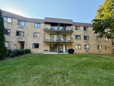 Tiny photo for 5600 N Astor Lane #116, Rolling Meadows, IL 60008 (MLS # 12785552)
