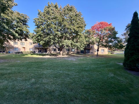 Tiny photo for 5600 N Astor Lane #116, Rolling Meadows, IL 60008 (MLS # 12785552)