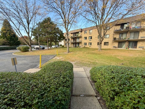 Tiny photo for 5600 N Astor Lane #116, Rolling Meadows, IL 60008 (MLS # 12785552)