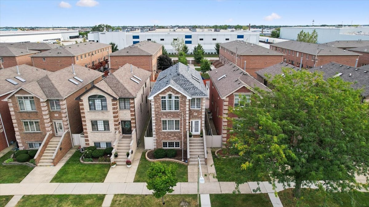 6829 W 64th Place