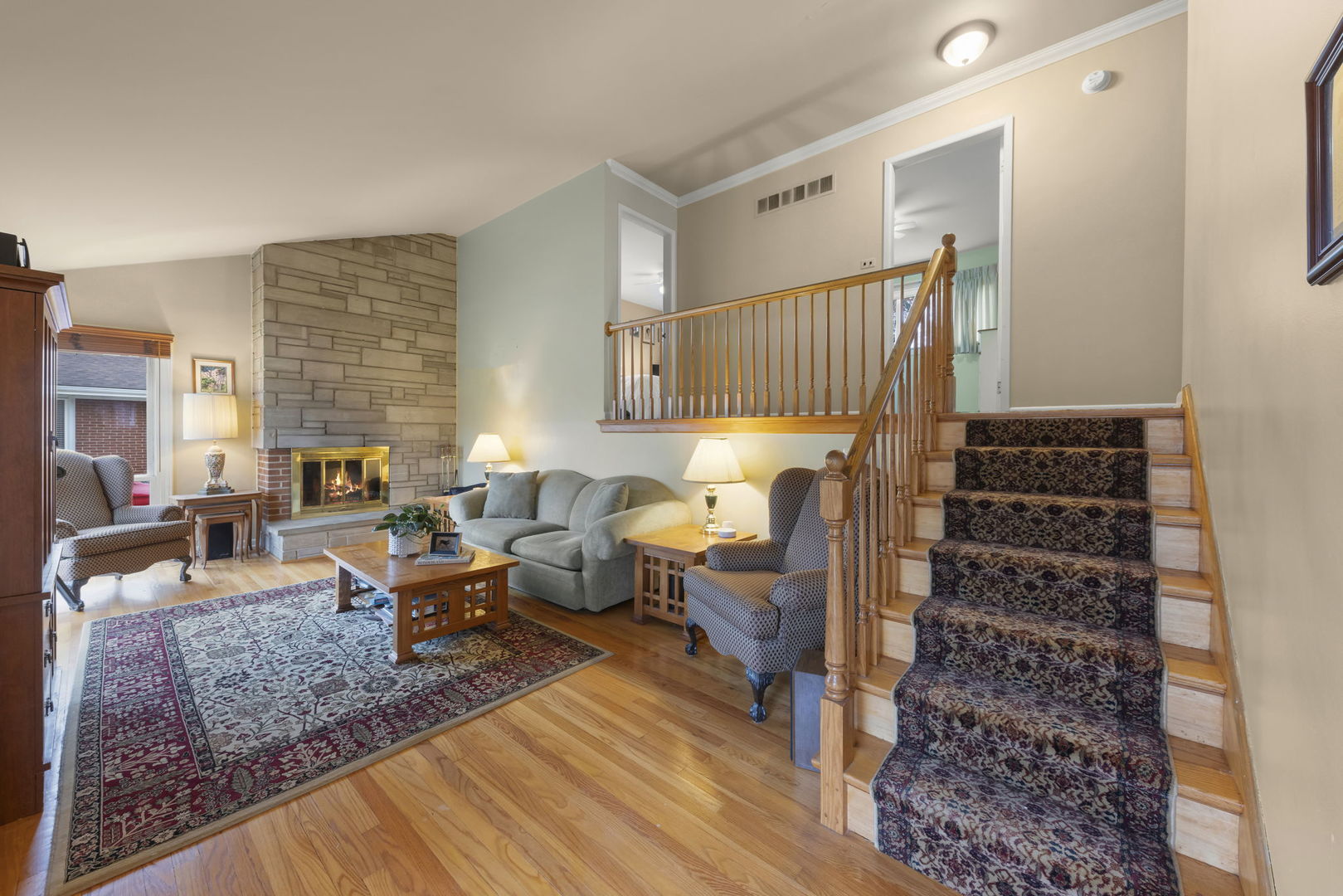 402 E Huntington Lane