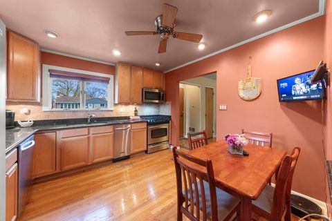 Tiny photo for 402 E Huntington Lane, Elmhurst, IL 60126 (MLS # 12522310)