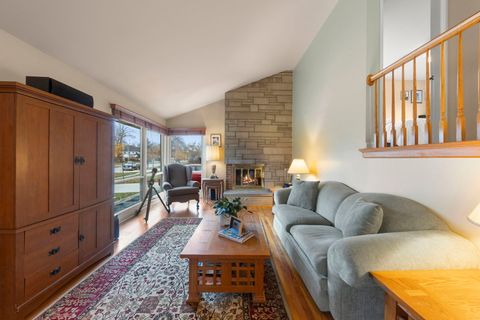 Tiny photo for 402 E Huntington Lane, Elmhurst, IL 60126 (MLS # 12522310)