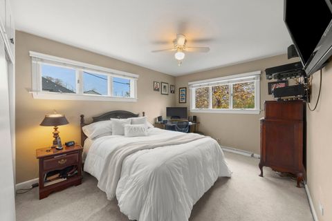 Tiny photo for 402 E Huntington Lane, Elmhurst, IL 60126 (MLS # 12522310)