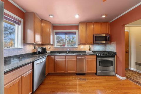 Tiny photo for 402 E Huntington Lane, Elmhurst, IL 60126 (MLS # 12522310)