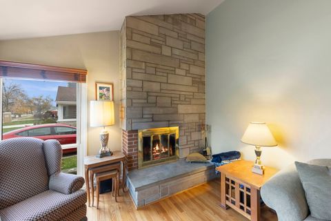 Tiny photo for 402 E Huntington Lane, Elmhurst, IL 60126 (MLS # 12522310)