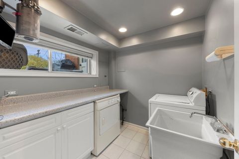 Tiny photo for 402 E Huntington Lane, Elmhurst, IL 60126 (MLS # 12522310)