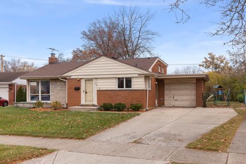 Photo of 402 E Huntington Lane, Elmhurst, IL 60126 (MLS # 12522310)