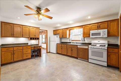 Tiny photo for 9253 S Sacramento Avenue, Evergreen Park, IL 60805 (MLS # 12693518)