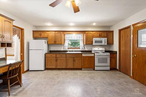 Tiny photo for 9253 S Sacramento Avenue, Evergreen Park, IL 60805 (MLS # 12693518)