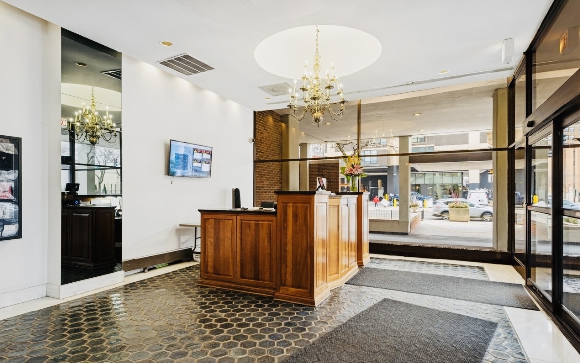 6171 N Sheridan Road 2202