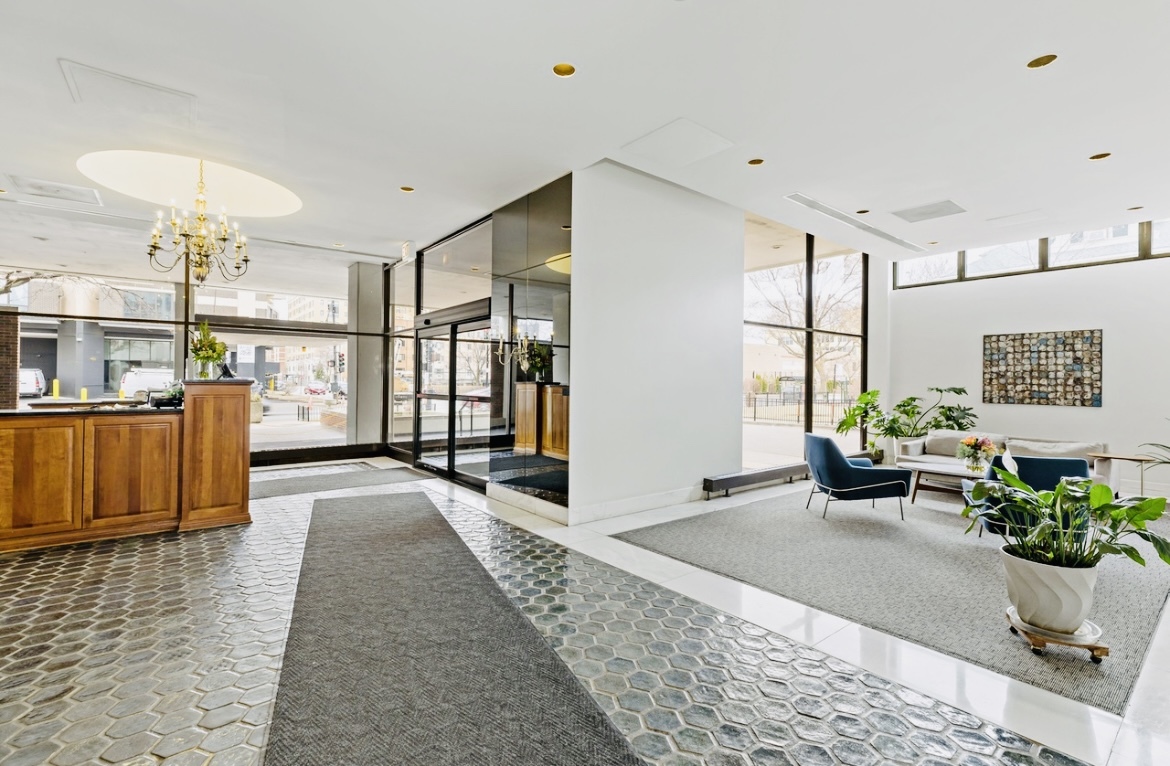 6171 N Sheridan Road 2202