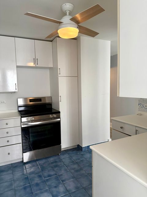 Tiny photo for 6171 N Sheridan Road #2202, Chicago, IL 60660 (MLS # 12425234)