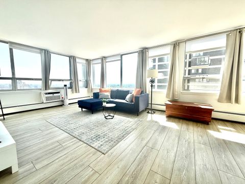 Tiny photo for 6171 N Sheridan Road #2202, Chicago, IL 60660 (MLS # 12425234)