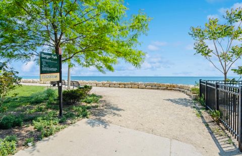 Tiny photo for 6171 N Sheridan Road #2202, Chicago, IL 60660 (MLS # 12425234)