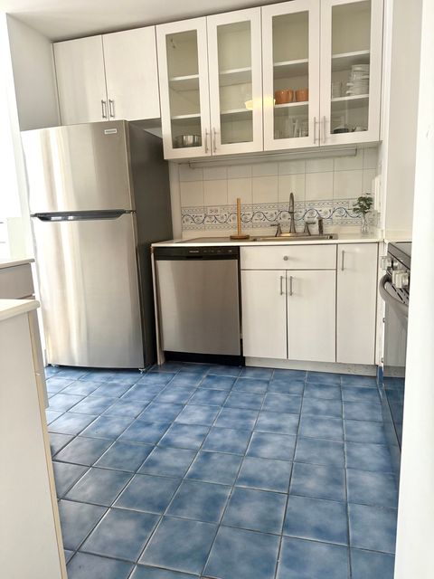 Tiny photo for 6171 N Sheridan Road #2202, Chicago, IL 60660 (MLS # 12425234)
