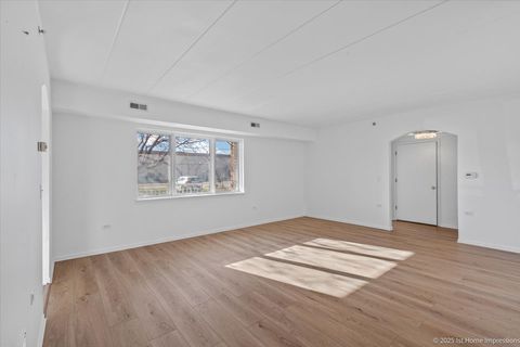 Tiny photo for 5520 W 115TH Street #101, Oak Lawn, IL 60453 (MLS # 12525157)