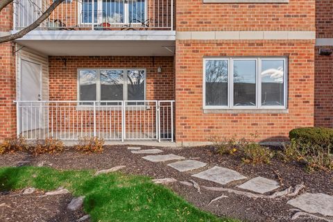 Tiny photo for 5520 W 115TH Street #101, Oak Lawn, IL 60453 (MLS # 12525157)