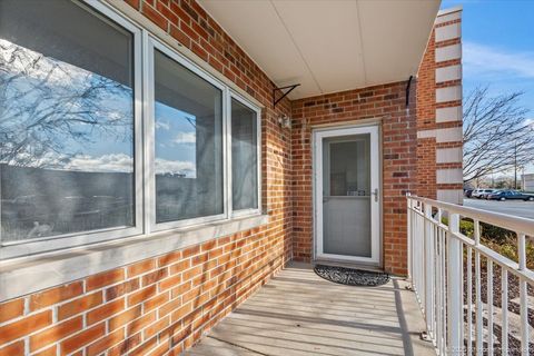 Tiny photo for 5520 W 115TH Street #101, Oak Lawn, IL 60453 (MLS # 12525157)