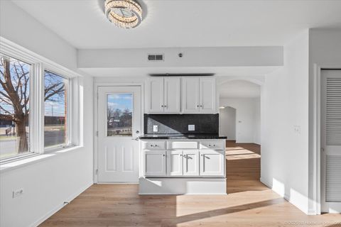 Tiny photo for 5520 W 115TH Street #101, Oak Lawn, IL 60453 (MLS # 12525157)