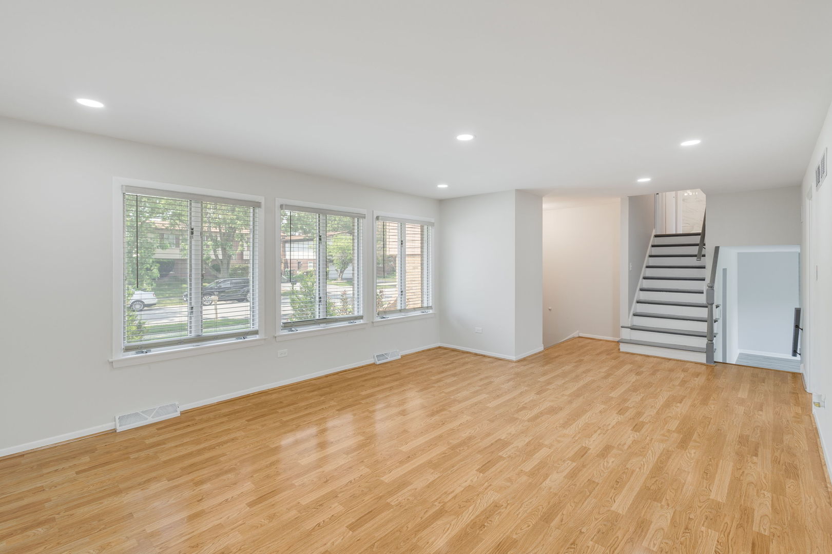 5226 Riverside Drive