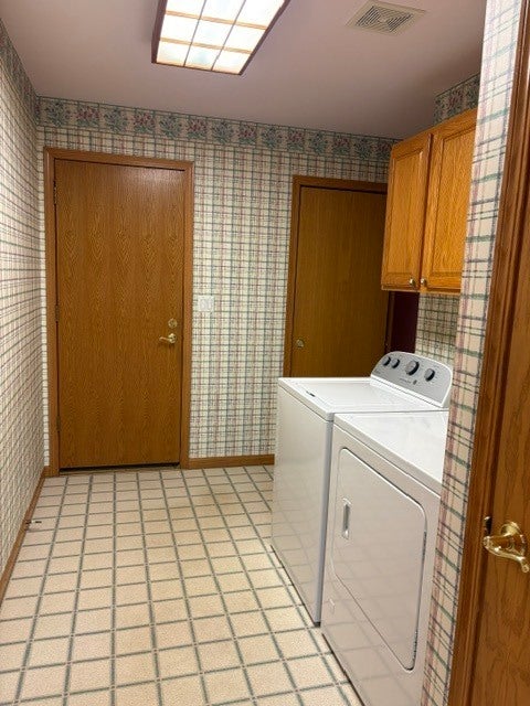 Tiny photo for 32 S Juniper Drive, North Aurora, IL 60542 (MLS # 12742543)