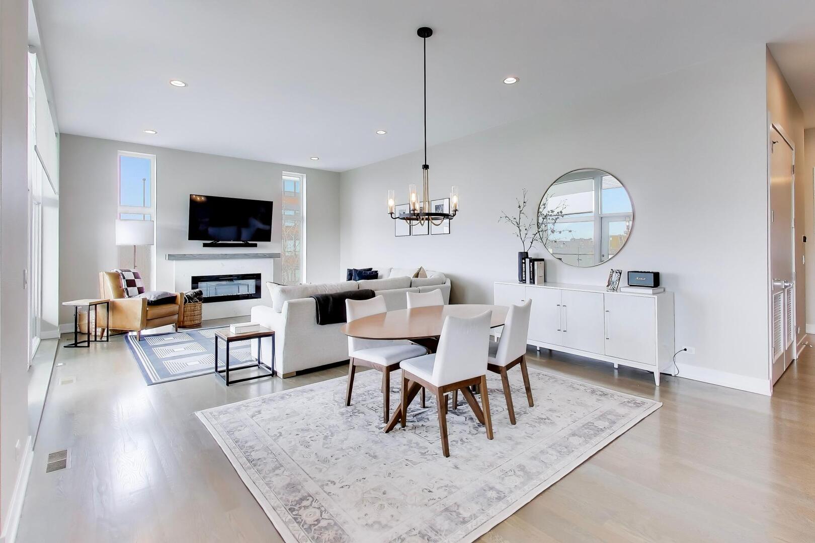 1121 N Western Avenue 4N