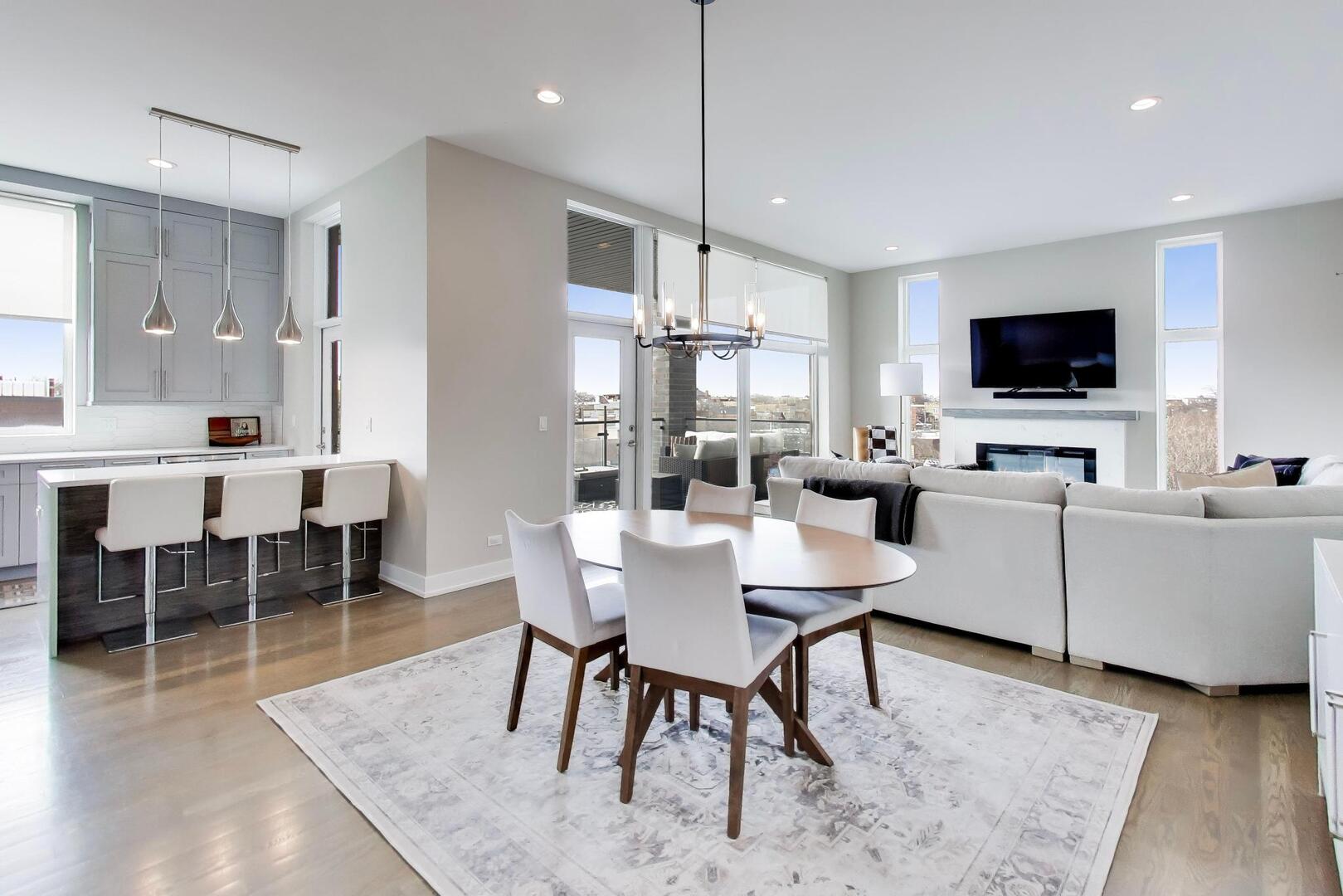 1121 N Western Avenue 4N