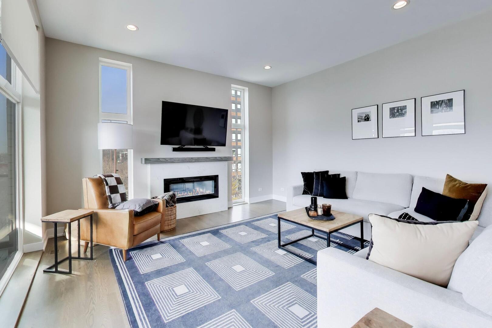 1121 N Western Avenue 4N