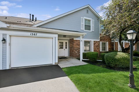 Photo of 1391 STRATFORD Drive #1391, Gurnee, IL 60031 (MLS # 12736896)