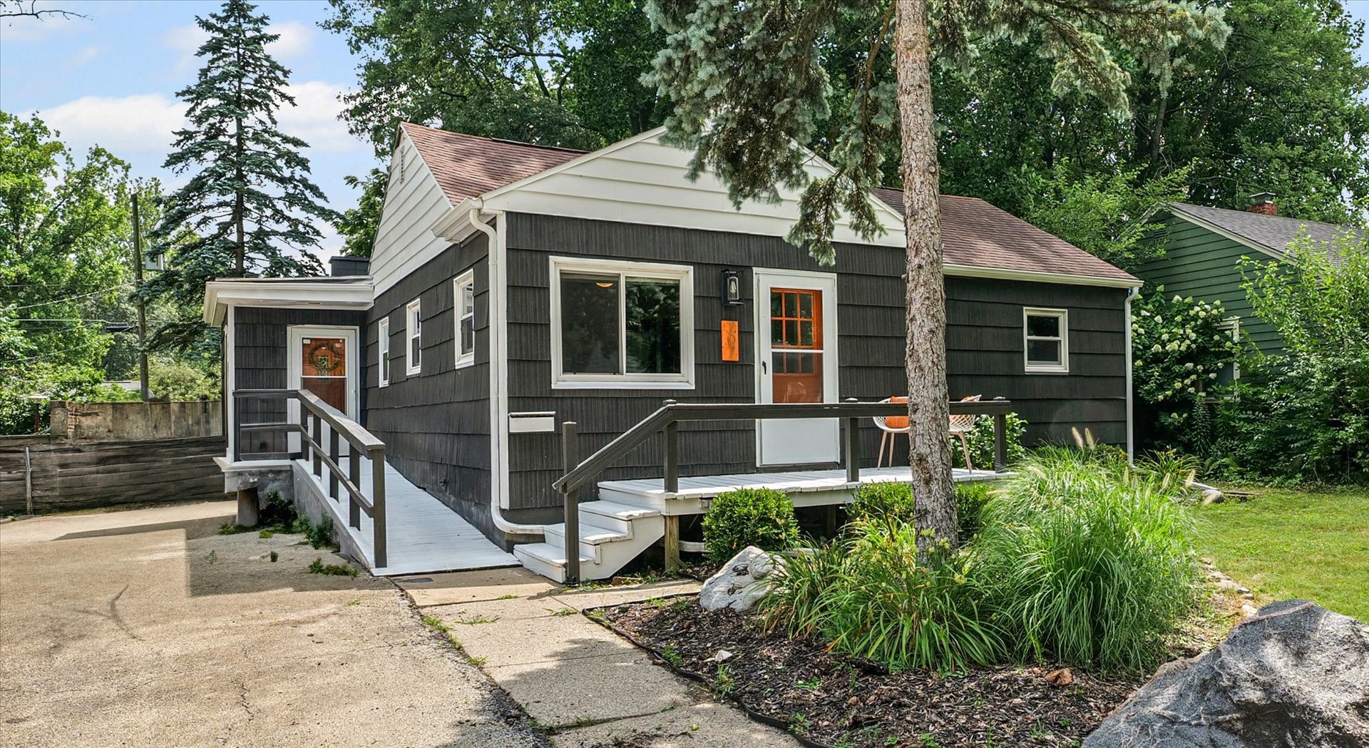 707 E Fairlawn Drive