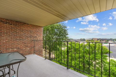 Tiny photo for 720 WEIDNER Road #302, Buffalo Grove, IL 60089 (MLS # 12503866)