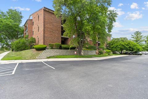 Tiny photo for 720 WEIDNER Road #302, Buffalo Grove, IL 60089 (MLS # 12503866)