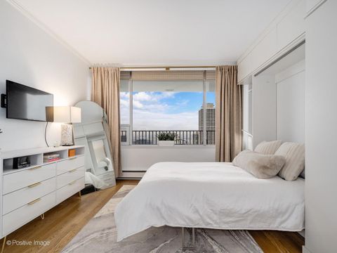 Tiny photo for 1000 N LAKE SHORE Plaza #39C, Chicago, IL 60611 (MLS # 12583740)