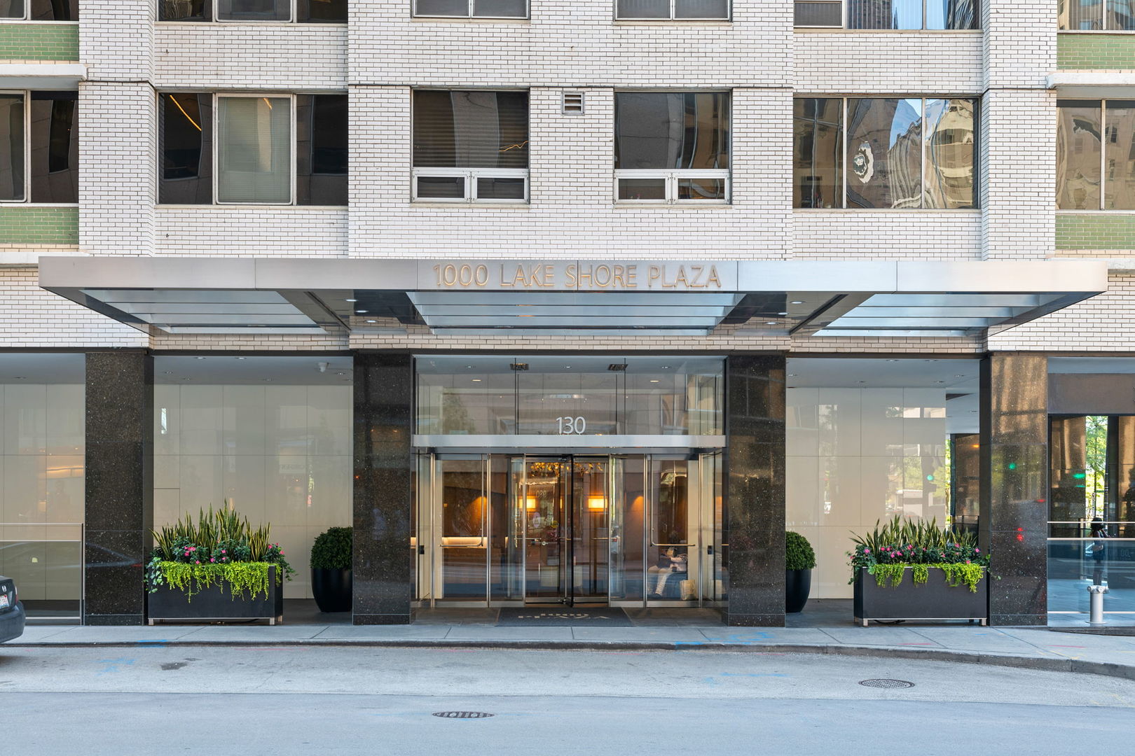 1000 N LAKE SHORE Plaza 39C