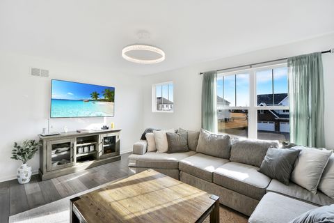 Tiny photo for 42 Open Parkway N, Hawthorn Woods, IL 60047 (MLS # 12593390)