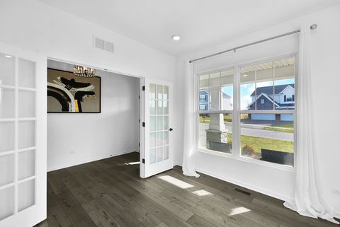 Tiny photo for 42 Open Parkway N, Hawthorn Woods, IL 60047 (MLS # 12593390)