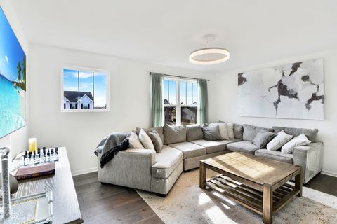 Tiny photo for 42 Open Parkway N, Hawthorn Woods, IL 60047 (MLS # 12593390)