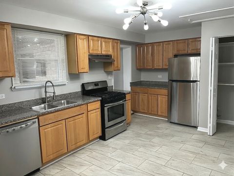 Tiny photo for 17658 Lincoln Avenue, Homewood, IL 60430 (MLS # 12675543)