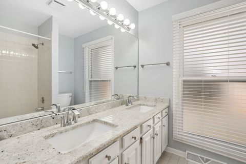 Tiny photo for 2202 N Williamsburg Street, Arlington Heights, IL 60004 (MLS # 12567659)