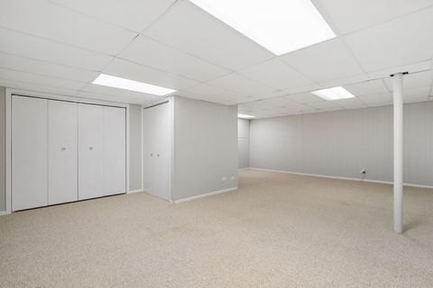 Tiny photo for 2202 N Williamsburg Street, Arlington Heights, IL 60004 (MLS # 12567659)