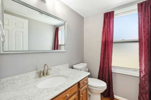 Tiny photo for 2202 N Williamsburg Street, Arlington Heights, IL 60004 (MLS # 12567659)