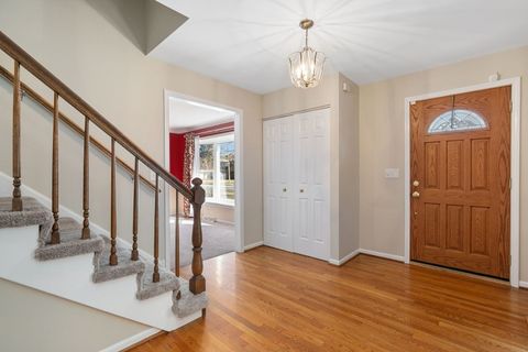 Tiny photo for 2202 N Williamsburg Street, Arlington Heights, IL 60004 (MLS # 12567659)