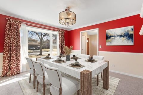 Tiny photo for 2202 N Williamsburg Street, Arlington Heights, IL 60004 (MLS # 12567659)