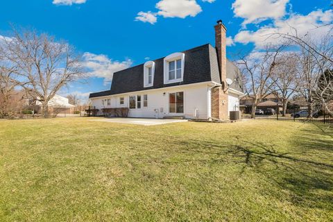 Tiny photo for 2202 N Williamsburg Street, Arlington Heights, IL 60004 (MLS # 12567659)