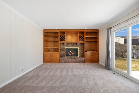 Tiny photo for 2202 N Williamsburg Street, Arlington Heights, IL 60004 (MLS # 12567659)