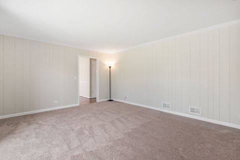 Tiny photo for 2202 N Williamsburg Street, Arlington Heights, IL 60004 (MLS # 12567659)