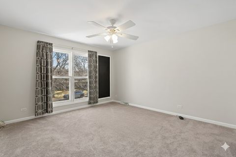 Tiny photo for 2202 N Williamsburg Street, Arlington Heights, IL 60004 (MLS # 12567659)
