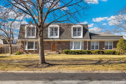 Tiny photo for 2202 N Williamsburg Street, Arlington Heights, IL 60004 (MLS # 12567659)