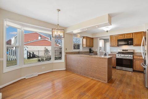 Tiny photo for 2202 N Williamsburg Street, Arlington Heights, IL 60004 (MLS # 12567659)